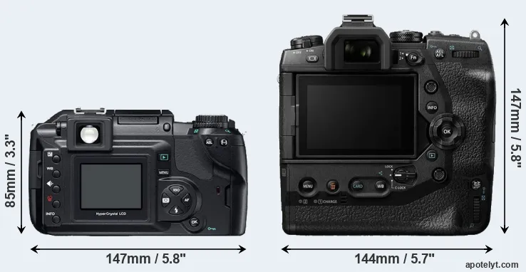 Comparison E-300 or E-M1X rear